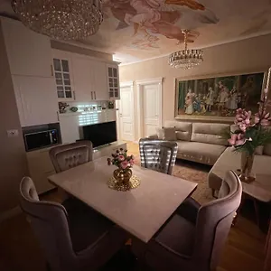 Deoni Luxury , Tirana Albania