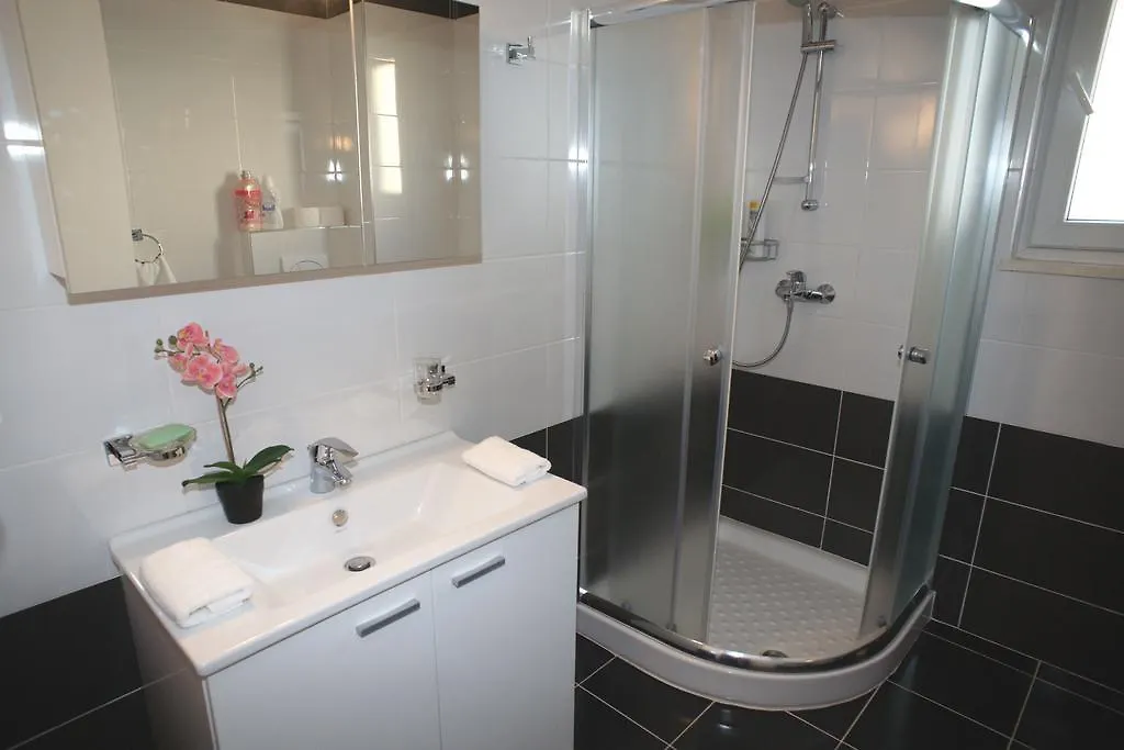 White Residence Luxury Apartments Saranda